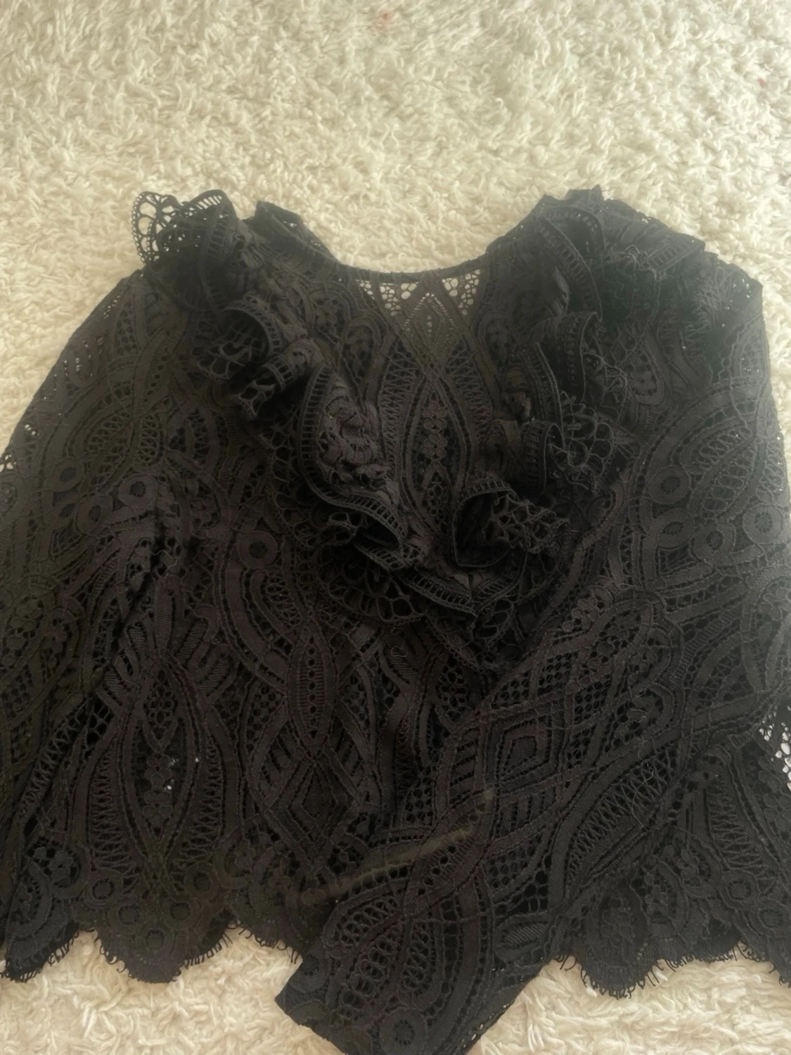 Svart spetsblus med volanger Zara