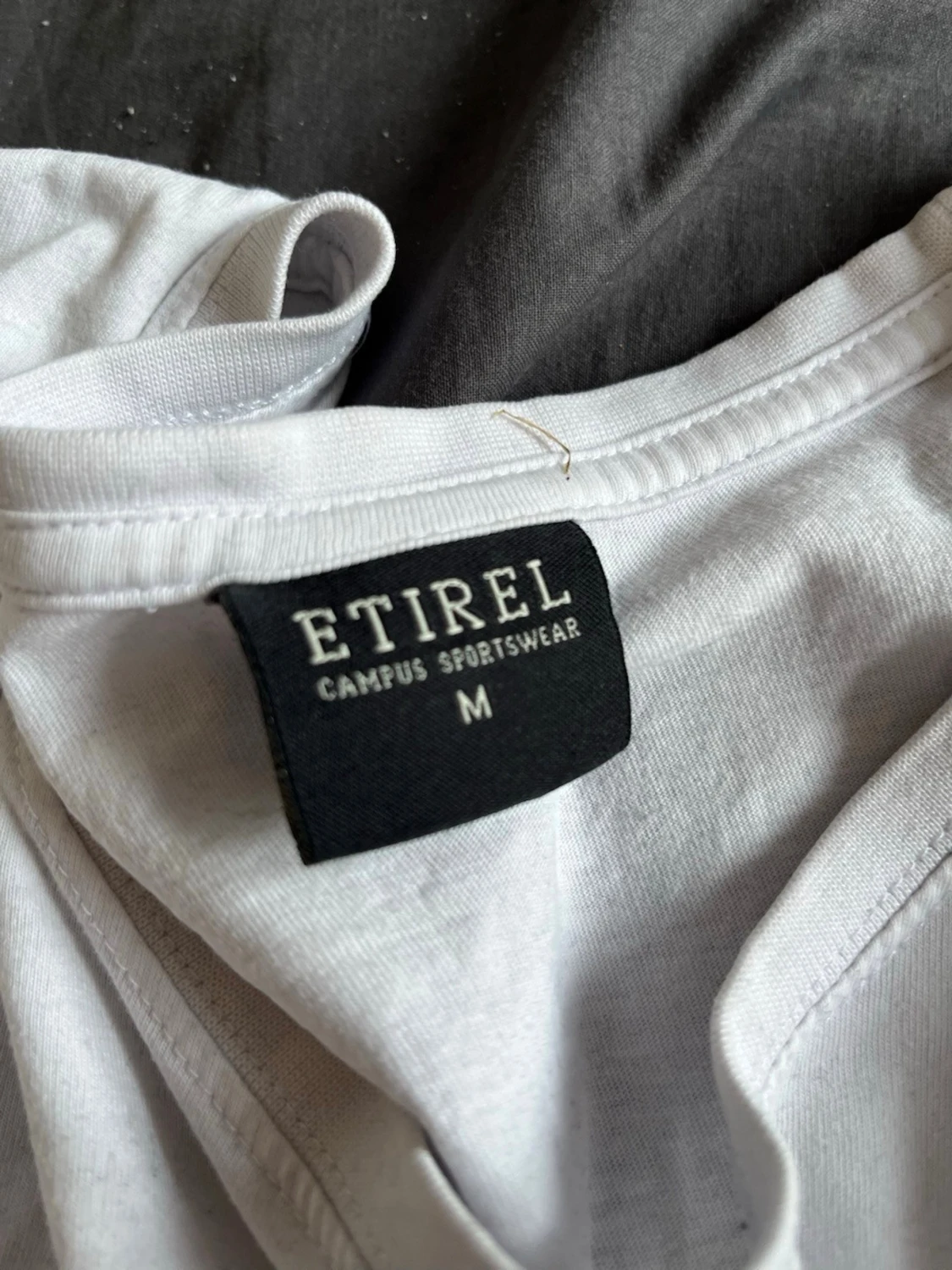 Vit t-shirt från Etirel - 1