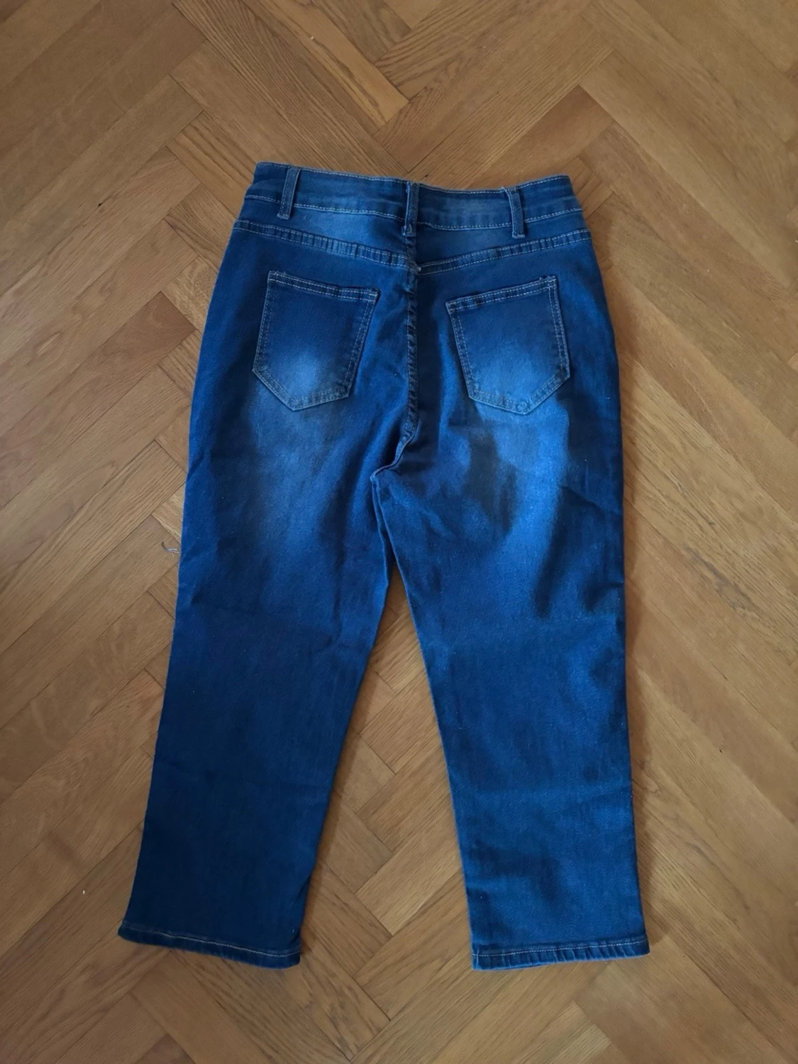 Blå raka jeans med slitningar - 1