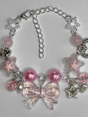 ’Princess’ Rosa Y2K Handgjort Armband  - Längd: 16-22 cm. Super gulligt rosa armband 💖💕💐