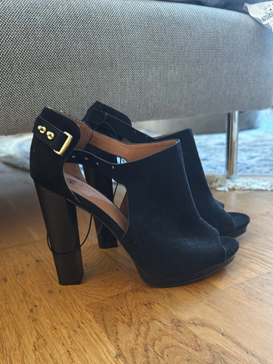 Klackskor med rem, H&M. - 92