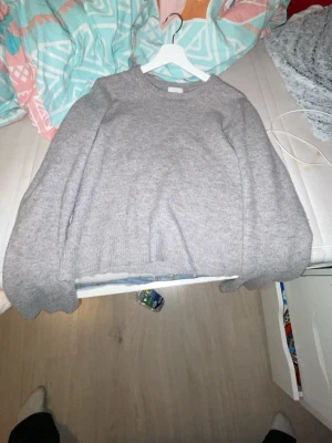 Stickad tröja - Säljer en super fin stickad tröja som tyvärr inte kommer till användning🫶🏻storlek S💕