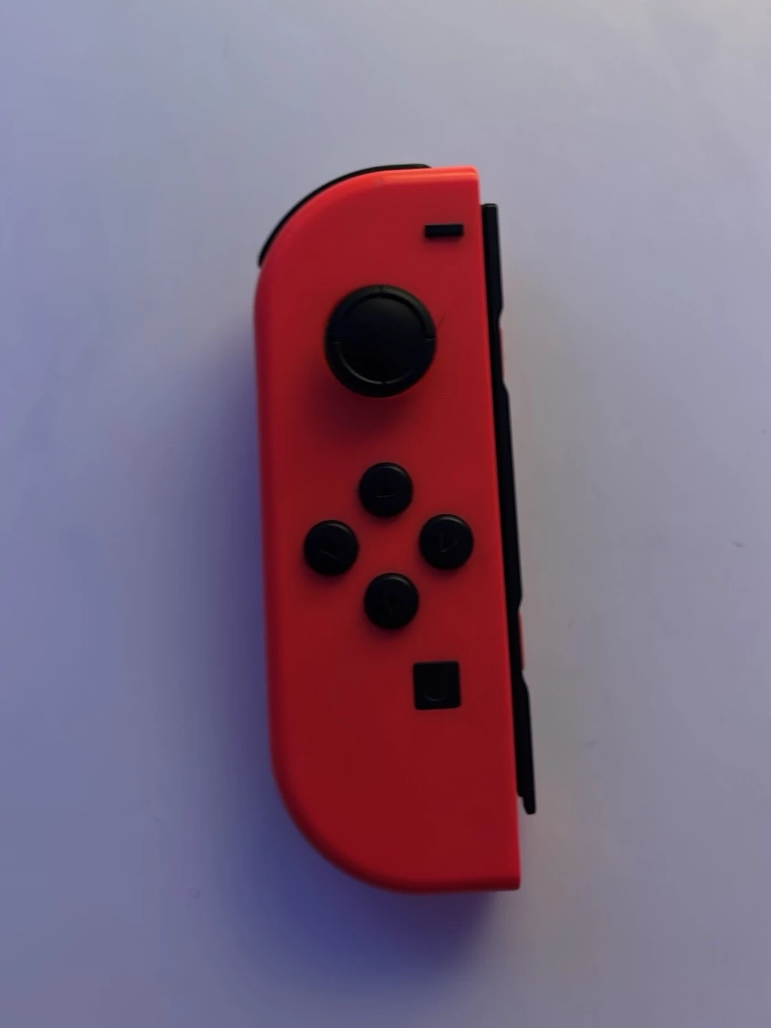 Nintendo Switch med neonröda och blå Joy-Con - 3