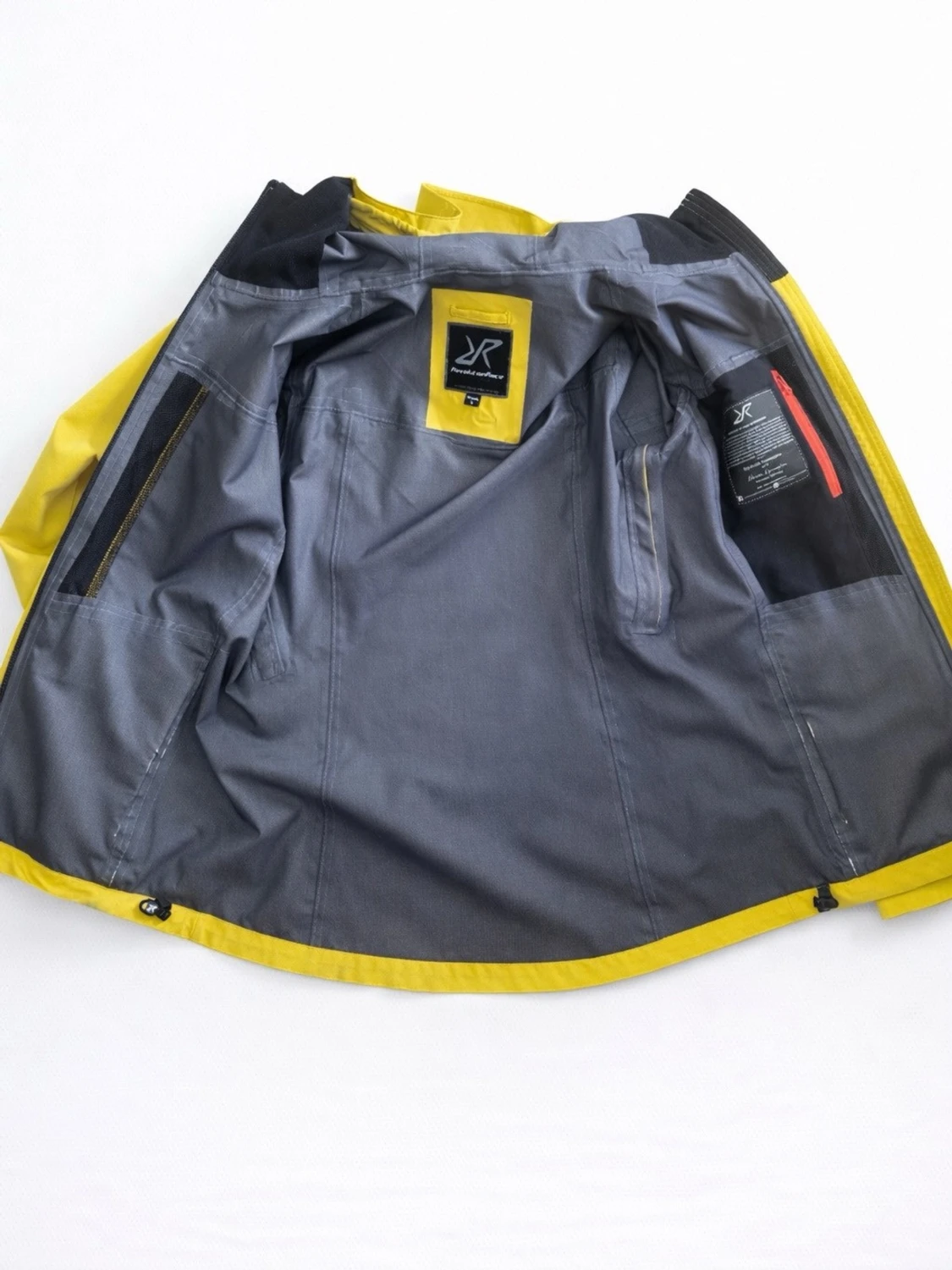 Gul vindjacka från Revolutionrace  - 2