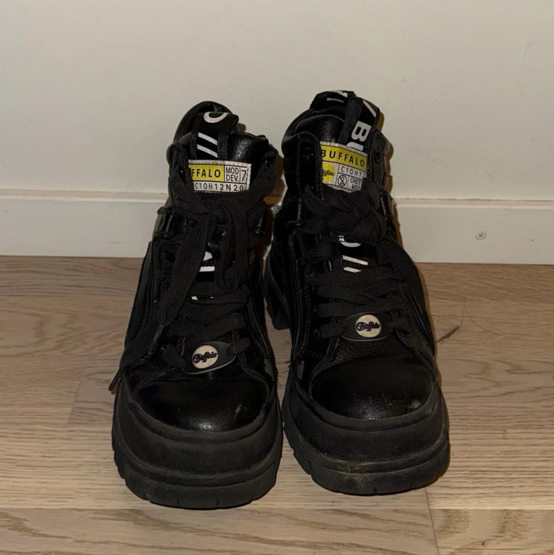 Svarta Buffalo kängor med chunky sula - 2