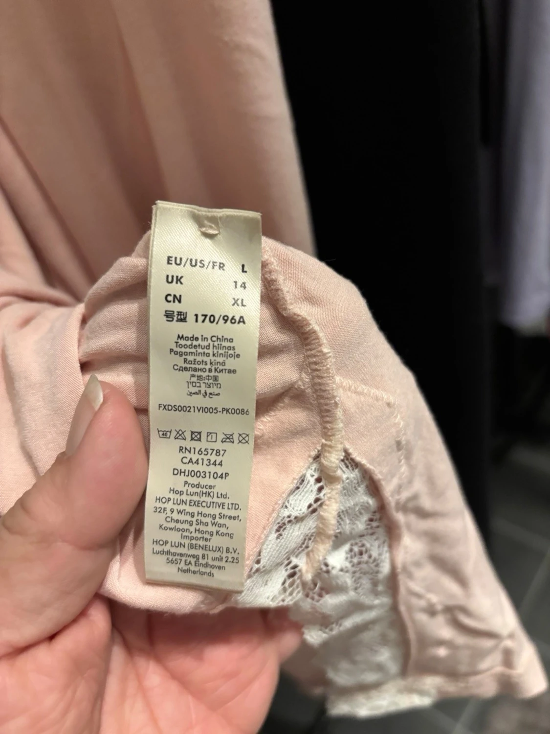 Ljusrosa nattlinne med spetsdetaljer - 2