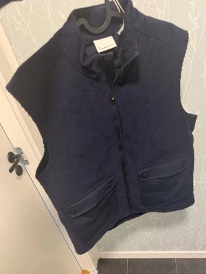 Manchester väst - Helt ny väst, fel storlek och inget kvitto tyvärr. Köpt för 1499