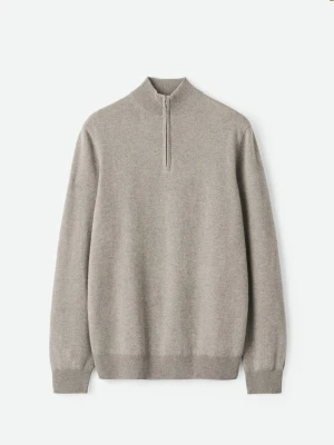  Soft Goat Mens Half Zip - A plain knitted sweater with half zip and regular fit. Knitted in 100% cashmere.  Details -   Plain knit -   Regular fit -   True to size -   12 gg -   2 ply -   100% Cashmere Org. Pris: 2 995 SEK 