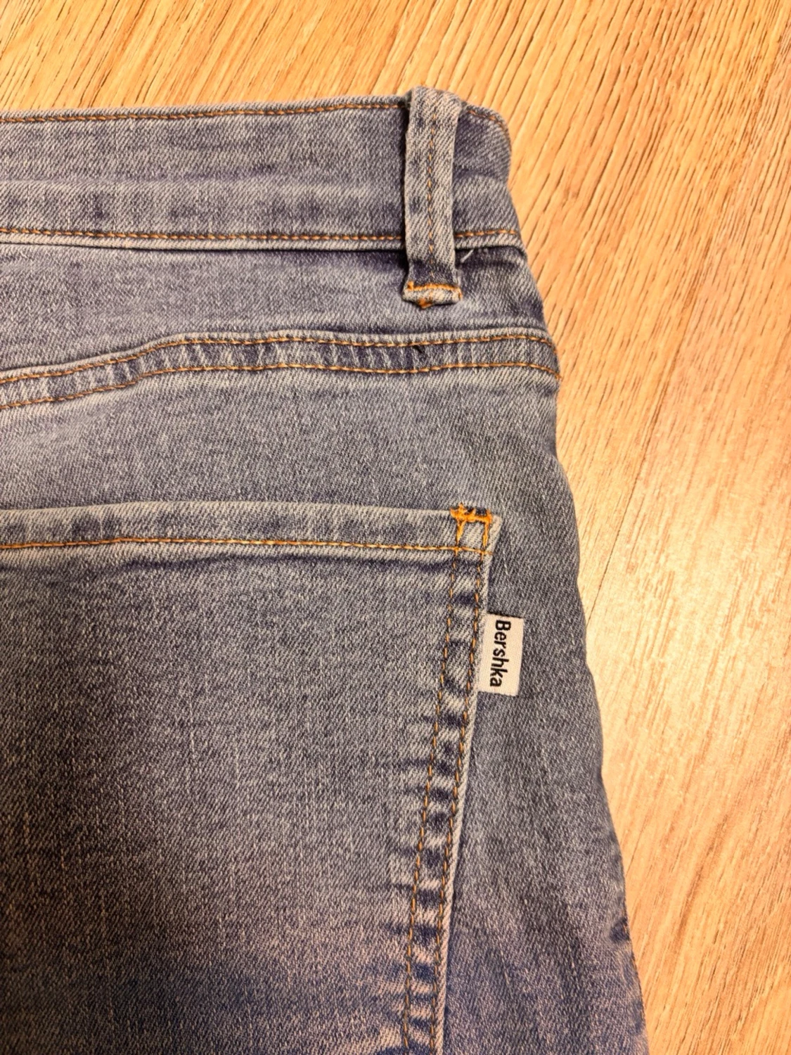 Blåa utsvängda jeans  - 3