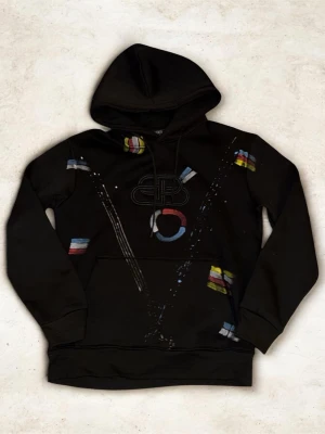 BB 🫟  - Snygg svart hoodie använd fåtal gånger.🧼🧼