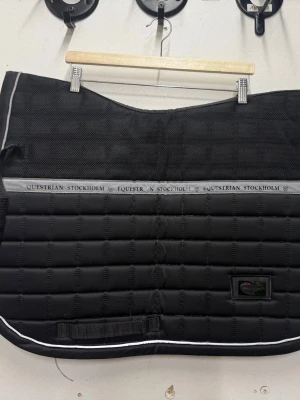 Schabrak Equestrian Stockholm - Equestrian Stockholm Luminous Black (Sportive) allround, full 