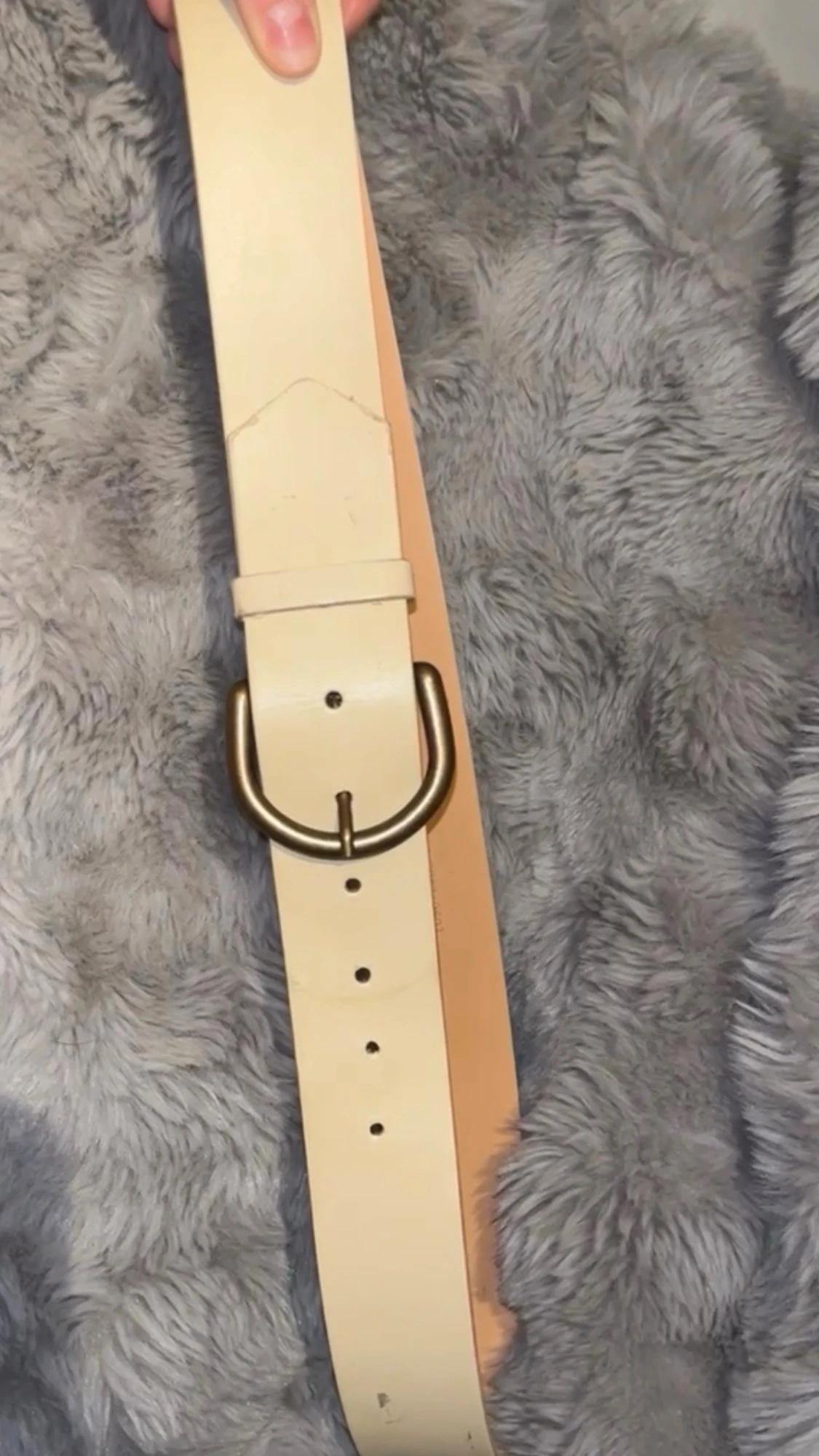 Beige skärp med metallspänne