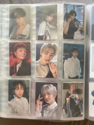 kpop photocards - enhypen, twice, blackpink och newjeans photocards!! dma för priser då de varierar mellan varje kort!💕