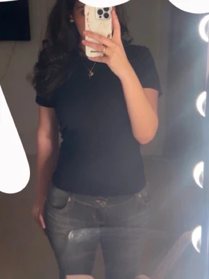 Jeans low waist  - Low waist jeans, super snygga o sitter extremt bra där bak! Använt en gång!