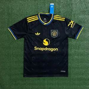 Manchester United Tröja - Säljer denna riktigt snygga tröjan till ett riktigt bra pris skriv till om ni är intresserad!