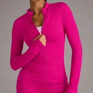 Långärmad zip i tre färger - Tre snygga långärmade loungewear-set med dragkedja framtill.Det finns i rosa, svart och vitt. Perfekt för avslappnade dagar hemma, träning eller när du är i rörelse. (Meddela innan du köper!)