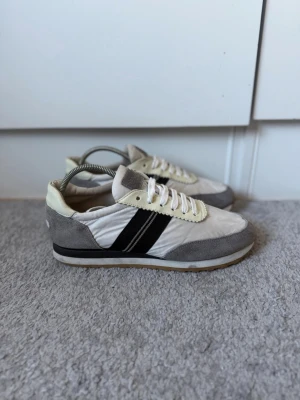 Brunello Cucinelli trainers  - Ett par galet snygga Brunello Cucinelli trainers, använda och har lite fläckar men går säkert att tvätta bort. | Nypris på 7000. | Storlek 40, sitter som en 40-41.