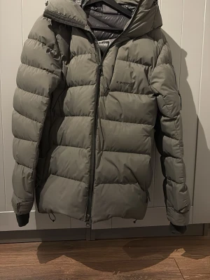 Puffer jacka - Mörkgrön puffer jacka i strl M.