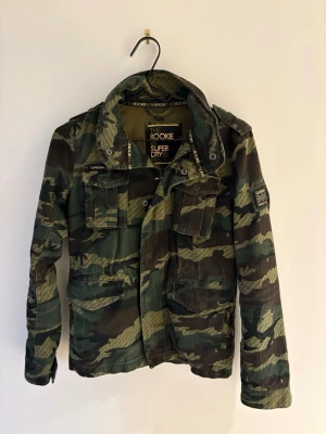 Camo field jacket - Fin field jacket från superdry storlek s