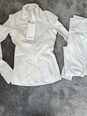 Lululemon define - Helt nytt, storlek 4 motsvarar xxs. Passar ifall du är 145-170cm