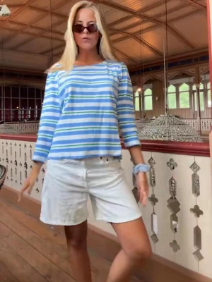 Randig tröja - Säljer denna så snygga randiga tröja🥰💖💖