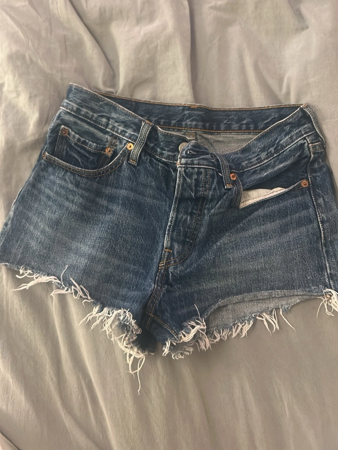 Levi's blå jeansshorts med fransar - 1