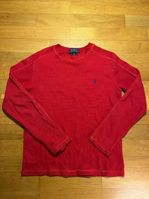 Ralph Lauren Sweatshirt  - Märke: Ralph Lauren                                         Nypris: 799kr                                                                               Skick: Väldigt bra                                                Storlek: S eller L/G (14-16)                                                 Skriv för frågor och erbjudanden!                 Skickar alltid inom 2 dagar!