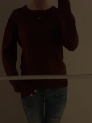 Pier one tröja - En mörkröd aktig pier one tröja i storlek s inga defekter, skriv ifall ni har frågor💕