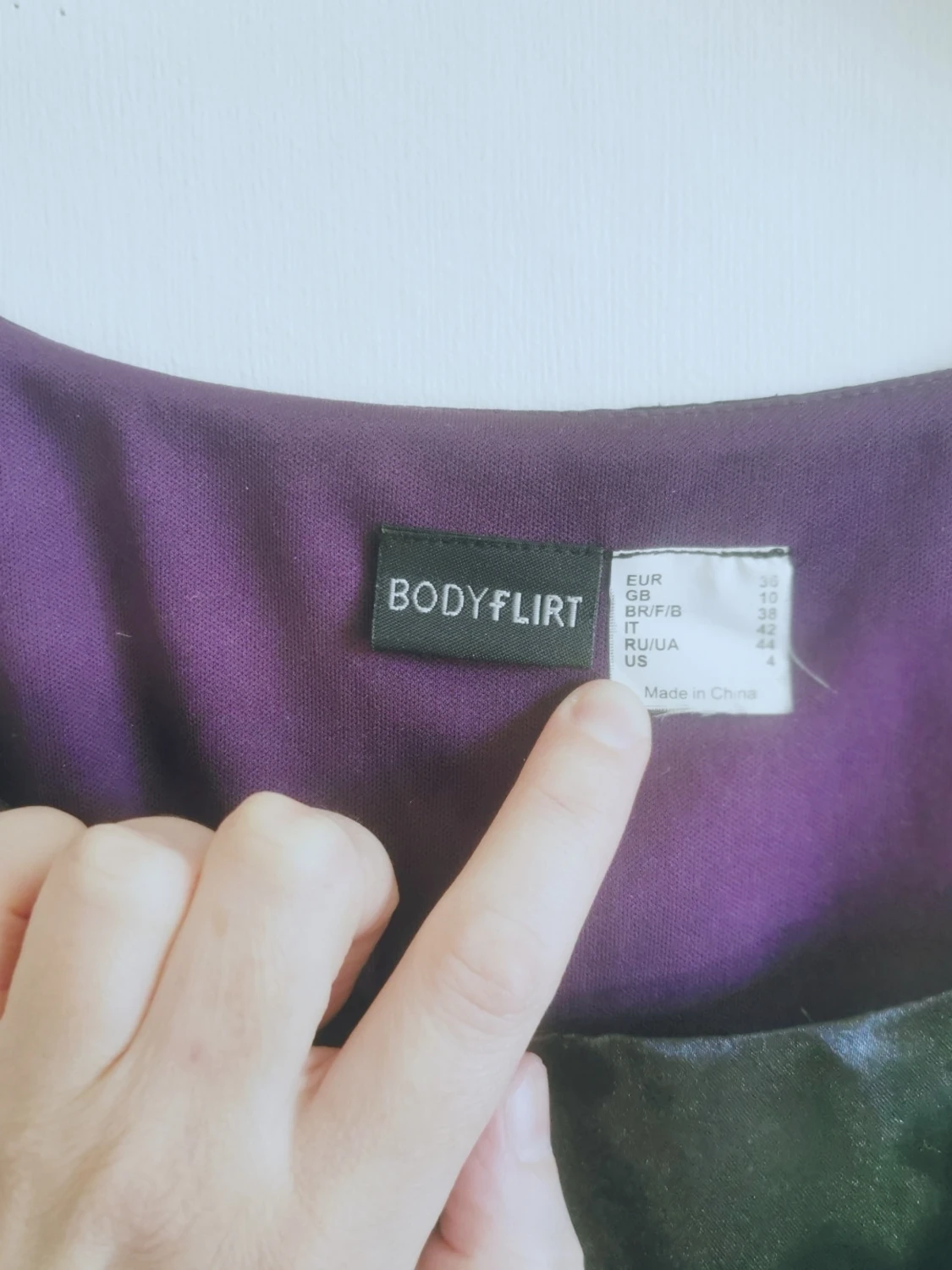 Bodyflirt lila klänning med blomdetalj - 3