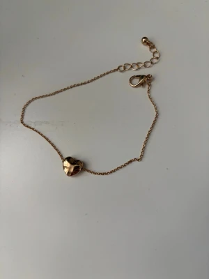 Armband  - Fint armband som är i ett mycket bra skick .