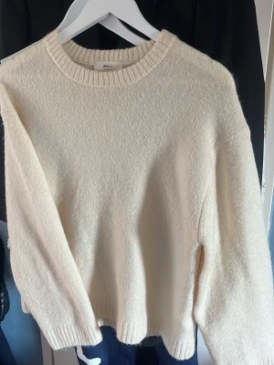 stickad tröja - stickad tröja från ginatricot i storlek XS men skulle säga att den passar bra på S också!