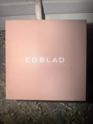 Peak creoles s örhängen från Edblad - Ett par silver örhä från Edblad💕 superfina och i bra skick❤️ har använts ett par gånger