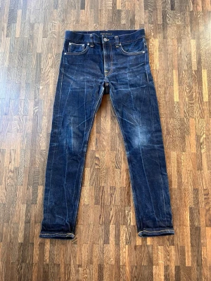 Selvedge Nudie jeans  - Säljer nu ett par snygga selvedge nudie jeans i modellen lean dean i storlek 30/30. Lite påbörjade fades. Skriv om ni har frågor