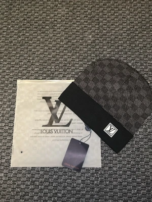 Lvmössa - Lvmössa svart helt ny
