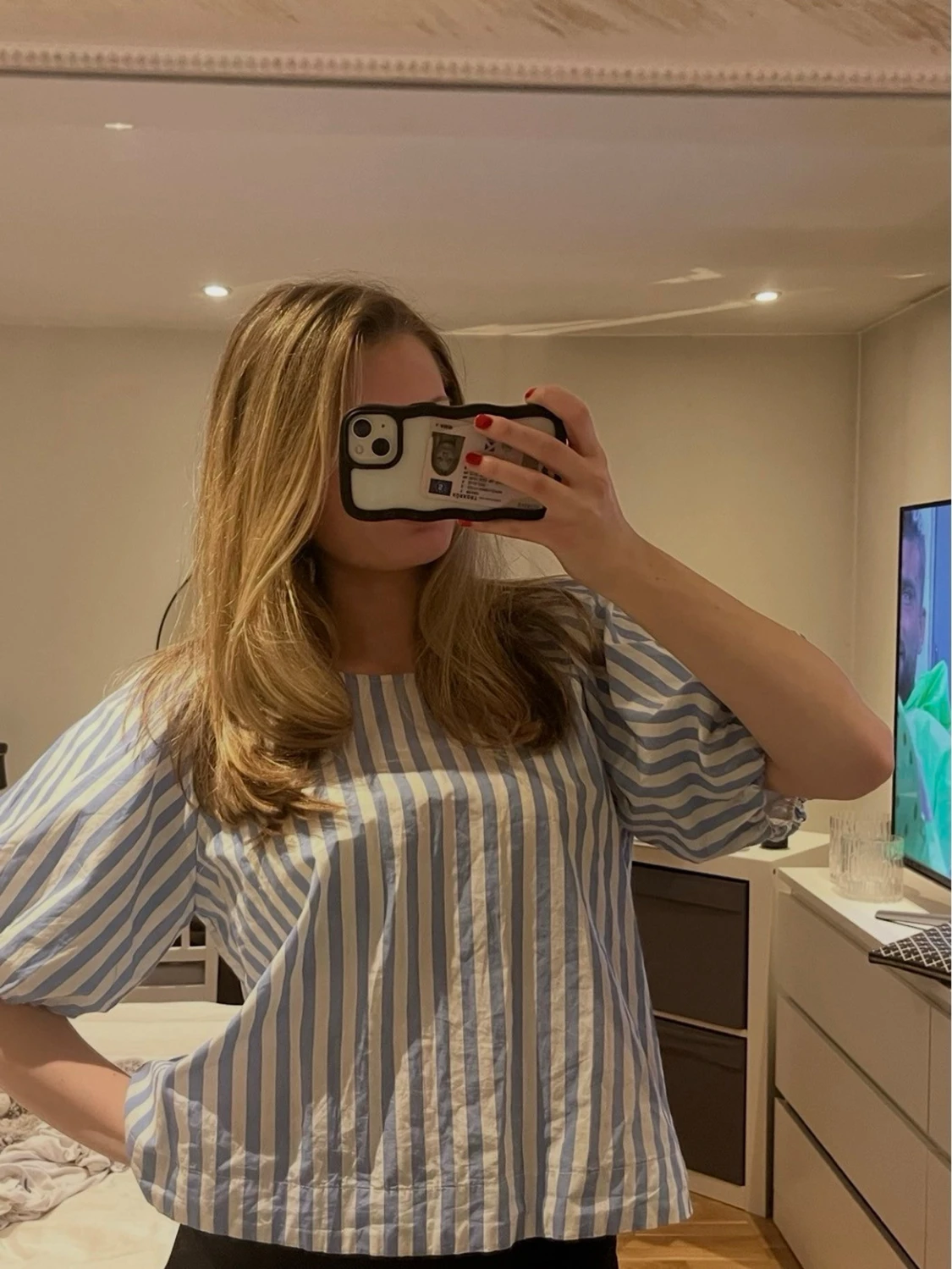 Randig blus i blått och vitt