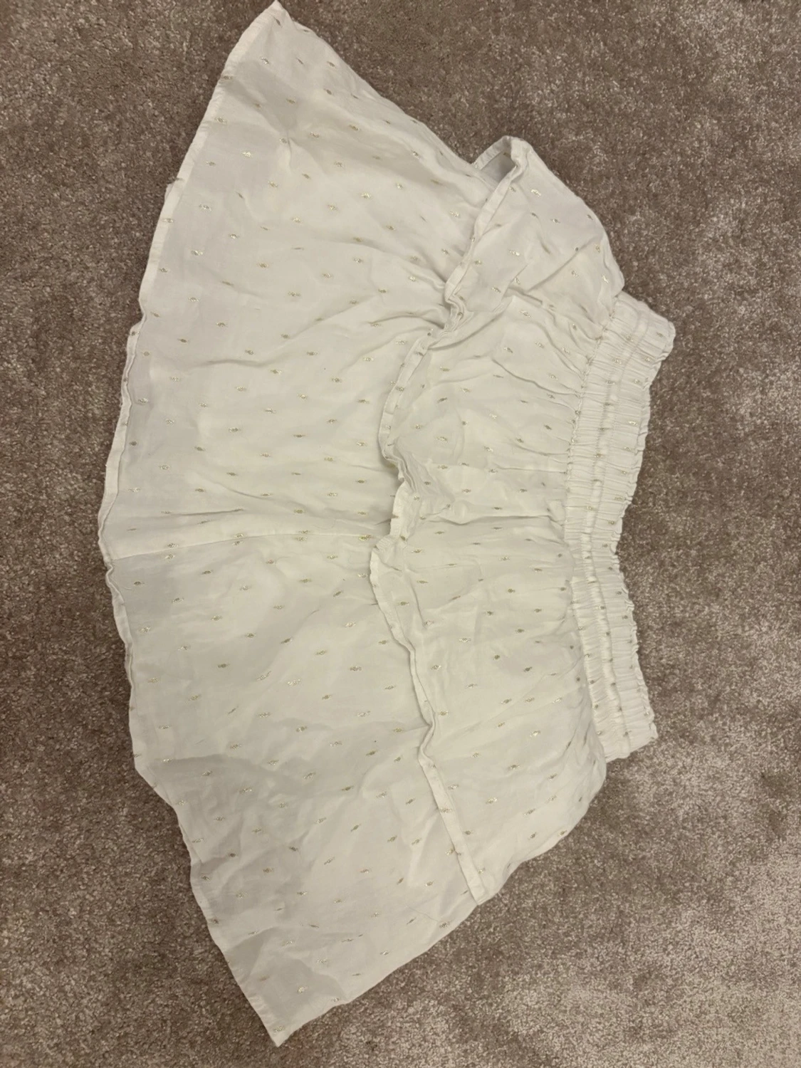 Vita shorts med snörning och volang - 1