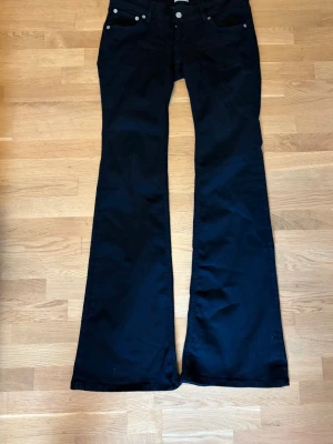 Blaze lowwaist jeans  - Blaze lowwaist jeans från lager 157, storlek M full längd