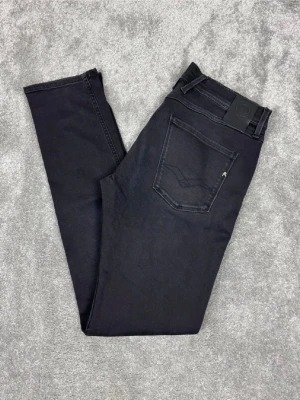 Replay jeans  - Ett par riktigt snygga jeans från Replay i storlek W34 L34 i modellen Anbbas 