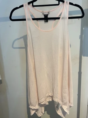 Ljusrosa Linne - Ett tunt ljusrosa linne från H&M, storlek S.
