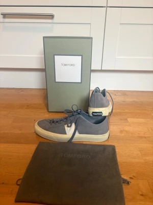 Tom ford skor - Snygga gråa tom ford skor, storlek UK10, använd fåtal ggr