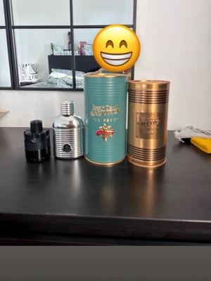 Jean Paul Gaultier Le Beau Eau de Toilette - Säljer paket pris för alla. 15/50ml på azzaro. 90/100 ml i moncler. 85/125 ml i le beau le parfum. 50/125 ml i JPG le male elixir