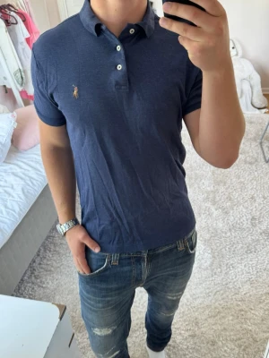 Ralph Lauren piké slim fit  - Ralph Lauren | skick 9/10 | Storlek M | Pris - 399kr | Modellen är ca 180cm lång | Hör av dig vid minsta fråga eller fundering!!