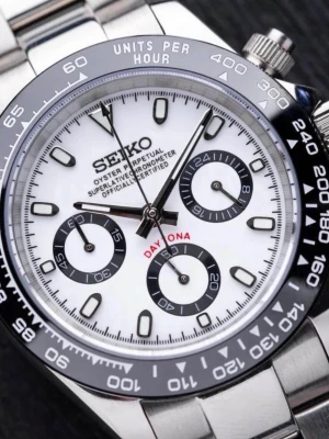 Seiko Daytona Mod ‘Panda’ 40 - -Movement: Seiko VK63 Hybrid -Chronograph -Case Size: 40mm -Water Resistance: 100m -Crystal: Sapphire Glass -Lume: Super Lume -Case & Bracelet: 904L Stainless Steel 