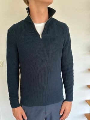 Zara quarter zip tröja  - Zara quarter zip tröja herr| pris:149kr| skick:9,8/10| storlek:M| hör av dig vid minsta lilla fråga eller fundering| 
