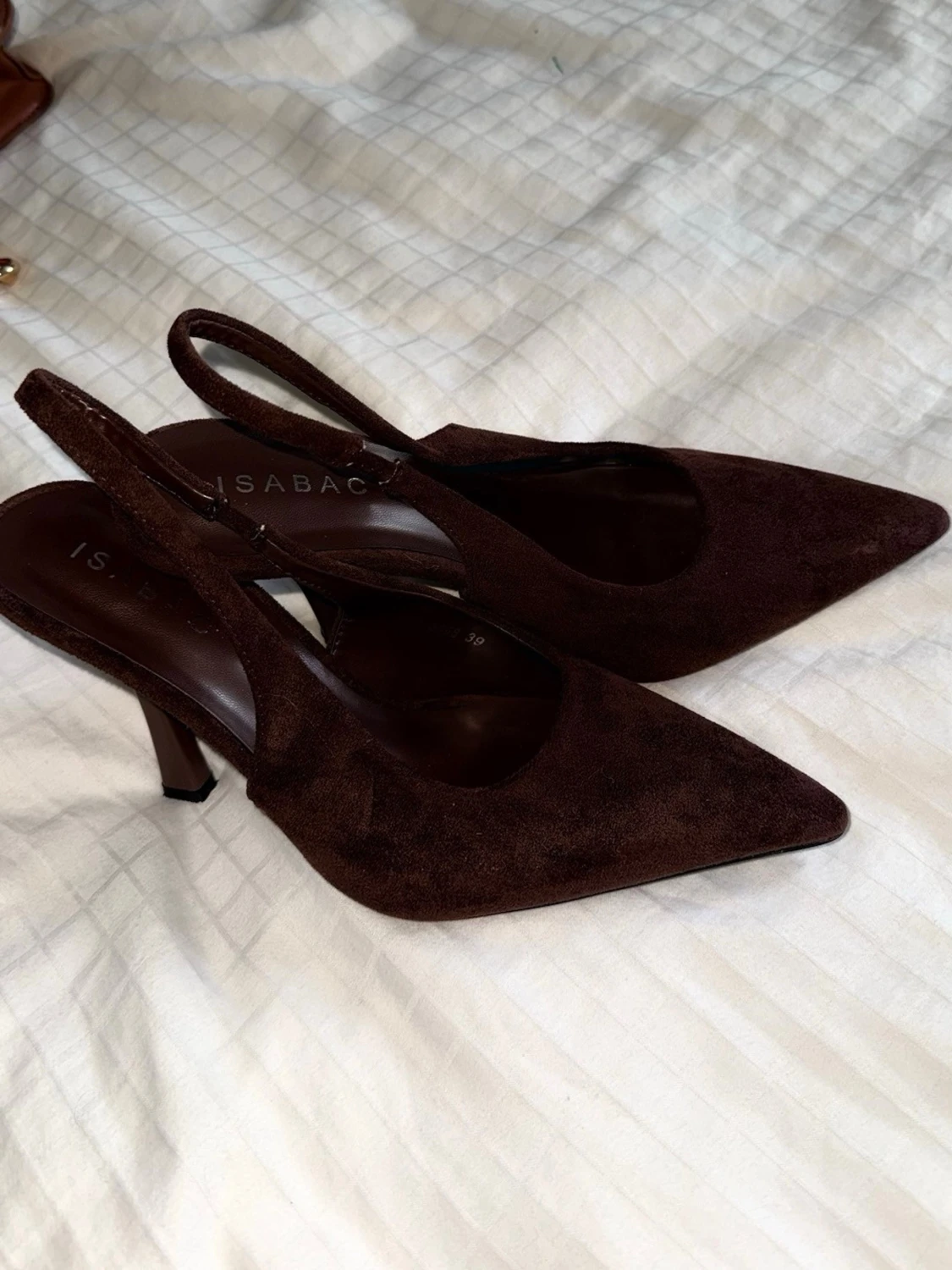 Bruna mocka-pumps från Isabac - 1