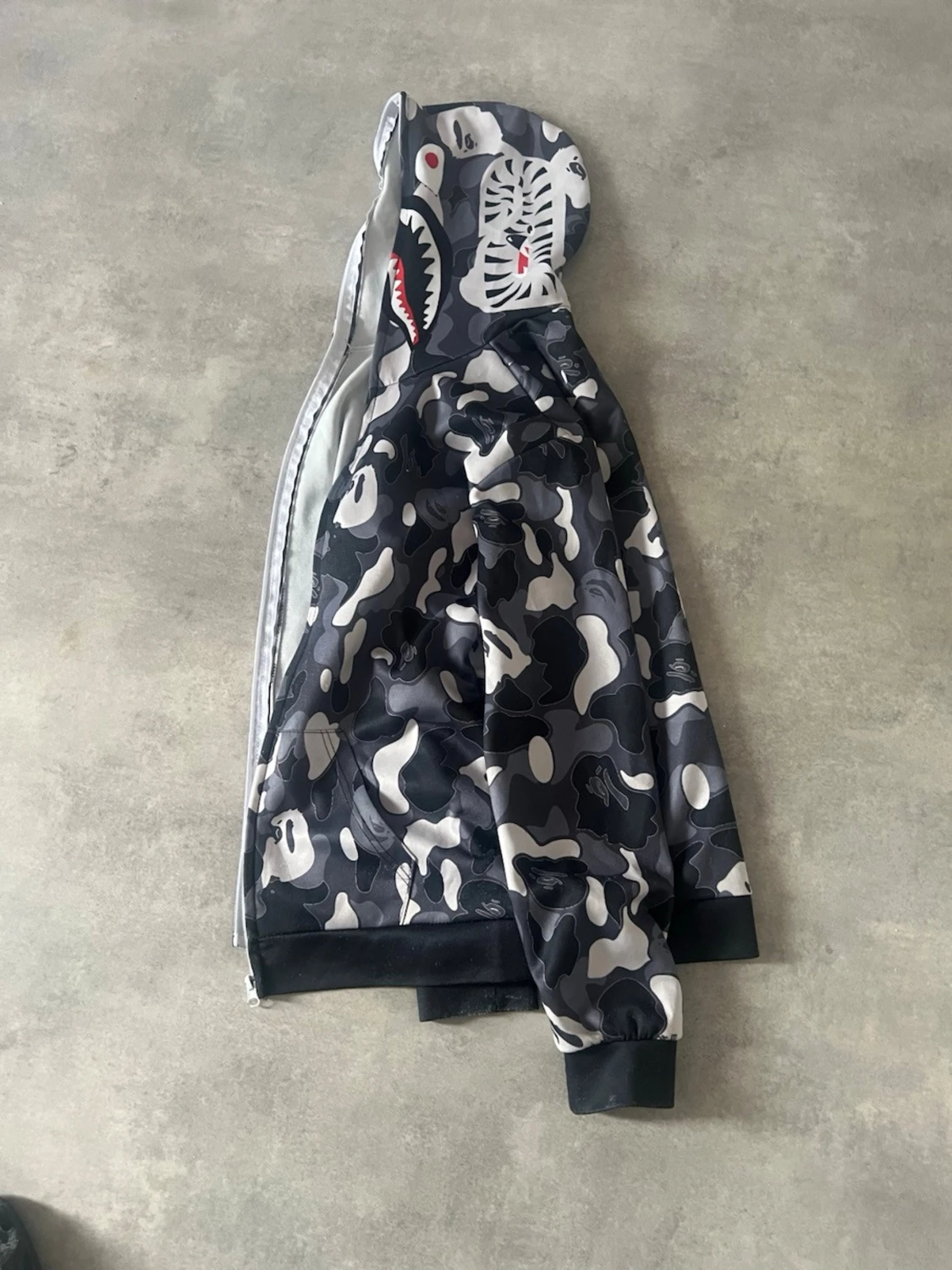 BAPE camo hoodie med hajmotiv - 2