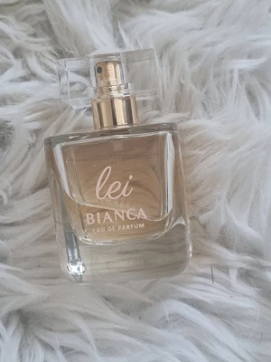 Lei, 50ml - Lei från Nordicfeels samarbete med Bianca Ingrosso. Uppskattningsvis 45ml kvar. Legat i mörkt och svalt utrymme.