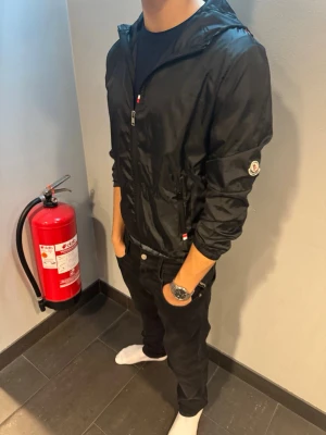 Svart moncler windbreaker - Extremt billig moncler windbreaker 