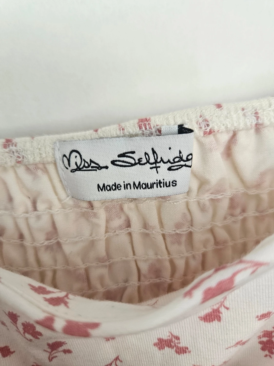 Vit klänning med rosa blommor - 3