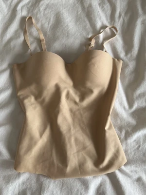 Skims - Har vart en body som jag klippt från Skims. Köparen står för frakten .